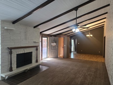 LOCATION, LOCATION! This spacious ranch-style home offers 4 - photo 6