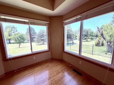 Opportunities like this don't come along often! Nestled in the - photo 9