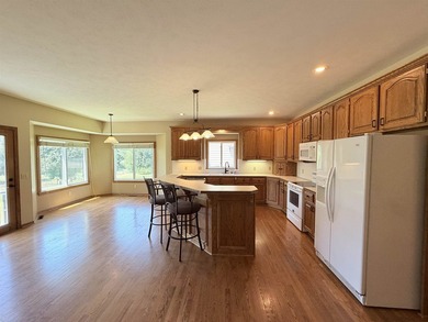 Opportunities like this don't come along often! Nestled in the - photo 10