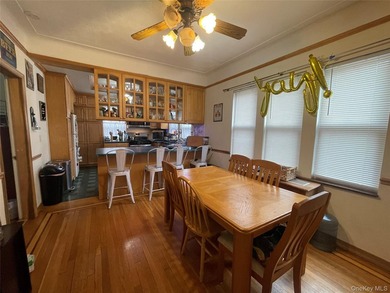Woodlawn legal brick Triplex! Well maintained home with 3 bright - photo 2