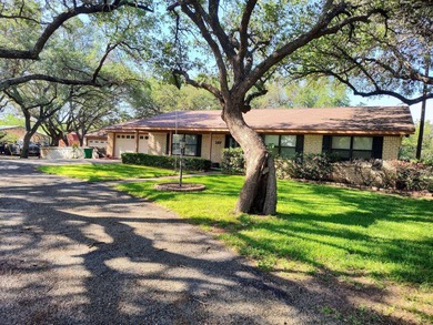 Lake LBJ Home For Sale in Kingsland Texas