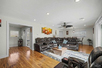 Spacious 5-6 Bedroom Pool Home with Office & Private Tropical - photo 21