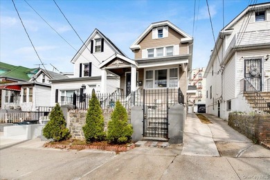 Detached, charming, and meticulously maintained single-family - photo 2