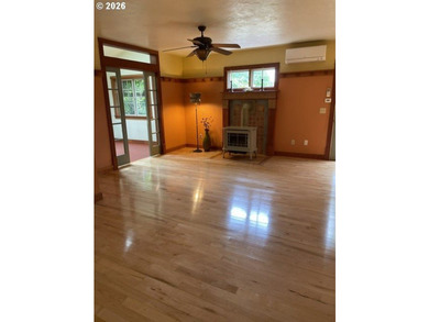 Beautiful brown-shingle Craftsman home (1957 Sq Ft) with - photo 8