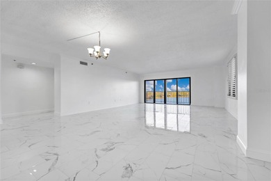 We are pleased to present this exclusive and elegant condominium - photo 2