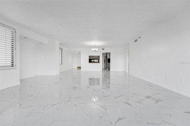We are pleased to present this exclusive and elegant condominium - photo 5