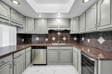 We are pleased to present this exclusive and elegant condominium - photo 6