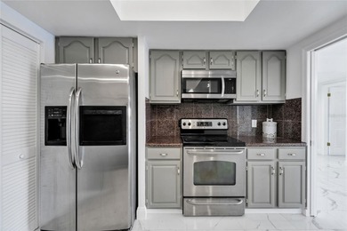 We are pleased to present this exclusive and elegant condominium - photo 8