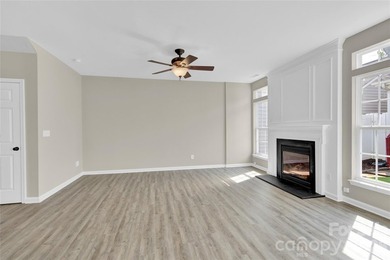 This beautifully maintained 3-bedroom, 2.5 bath move- in ready - photo 12