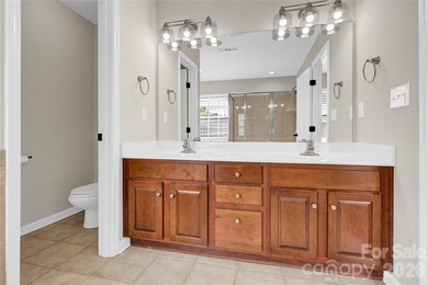 This beautifully maintained 3-bedroom, 2.5 bath move- in ready - photo 20