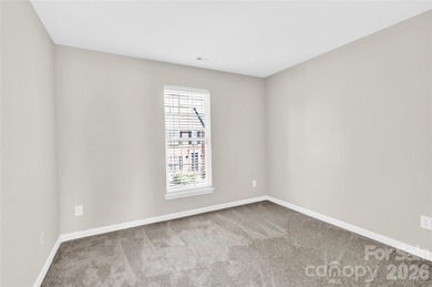 This beautifully maintained 3-bedroom, 2.5 bath move- in ready - photo 27
