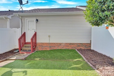 This beautifully maintained 3-bedroom, 2.5 bath move- in ready - photo 31