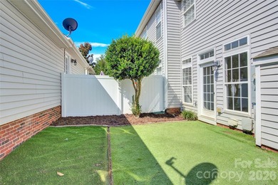 This beautifully maintained 3-bedroom, 2.5 bath move- in ready - photo 32