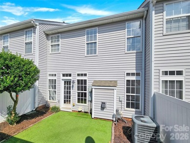 This beautifully maintained 3-bedroom, 2.5 bath move- in ready - photo 33