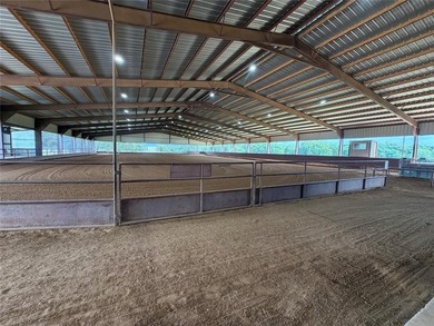 Welcome to an exceptional horse and cattle property in the heart - photo 3