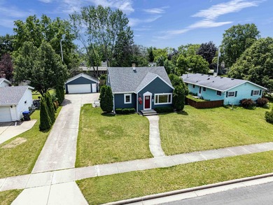 Charming Cape Cod in SE Neenah! This inviting 4-bedroom - photo 48