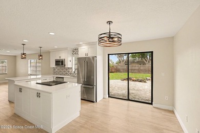 Concrete block home with 3 bedrooms, 2 bathrooms, 2 car garage - photo 6