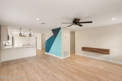 Concrete block home with 3 bedrooms, 2 bathrooms, 2 car garage - photo 9