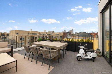 PH1, an awe-inspiring 4-bedroom duplex residence in The - photo 20