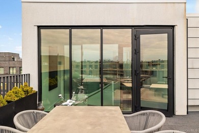 PH1, an awe-inspiring 4-bedroom duplex residence in The - photo 21