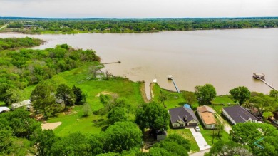 Wide Open Views, Fully Renovated, Cedar Creek Lake - Lake Home For Sale in Gun Barrel City, Texas