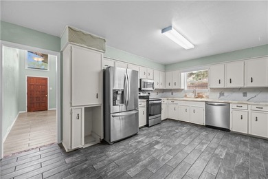 Welcome to 4505 Cobblestone Lane, a well-maintained single-story - photo 9
