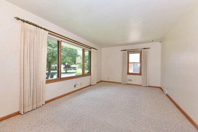 Classic Cudahy charm meets endless potential in this - photo 11
