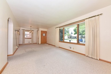 Classic Cudahy charm meets endless potential in this - photo 13