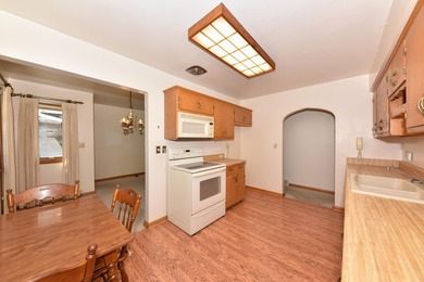 Classic Cudahy charm meets endless potential in this - photo 15