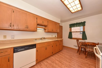 Classic Cudahy charm meets endless potential in this - photo 19