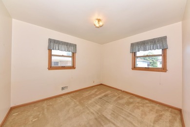 Classic Cudahy charm meets endless potential in this - photo 21