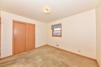 Classic Cudahy charm meets endless potential in this - photo 22