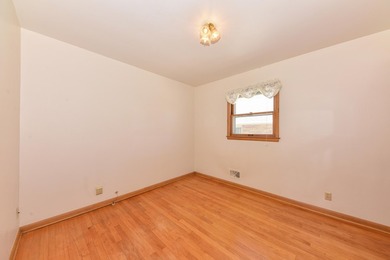 Classic Cudahy charm meets endless potential in this - photo 24