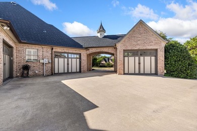 Welcome to this exquisite custom-built Carmen Homes masterpiece - photo 37