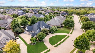 Welcome to this exquisite custom-built Carmen Homes masterpiece - photo 38