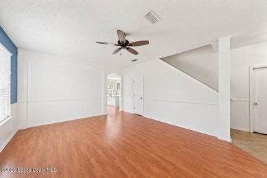 Spacious 5 bedroom, 3 bathroom home in the highly sought after - photo 3