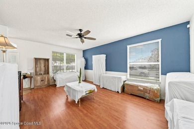 Spacious 5 bedroom, 3 bathroom home in the highly sought after - photo 7