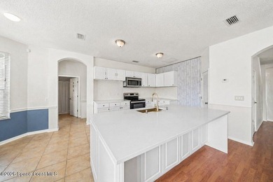 Spacious 5 bedroom, 3 bathroom home in the highly sought after - photo 9