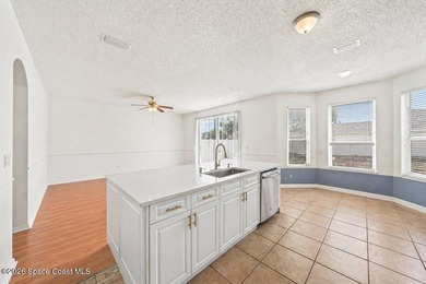 Spacious 5 bedroom, 3 bathroom home in the highly sought after - photo 10