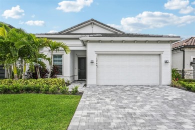 Lake Home For Sale in Palm Beach Gardens, Florida