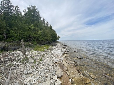 Encompassing roughly 250 feet of Green Bay waterfront about a - photo 11
