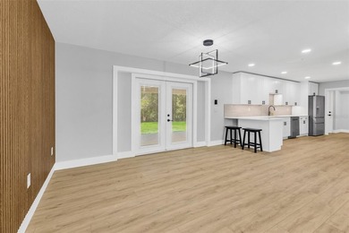 Virtually Staged. Located in the highly desirable South Venice - photo 11