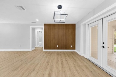 Virtually Staged. Located in the highly desirable South Venice - photo 15