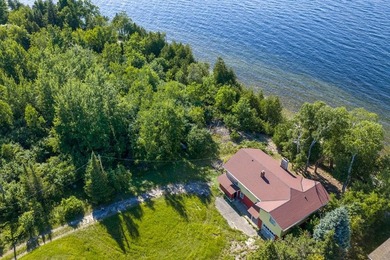 Encompassing roughly 250 feet of Green Bay waterfront about a - photo 16