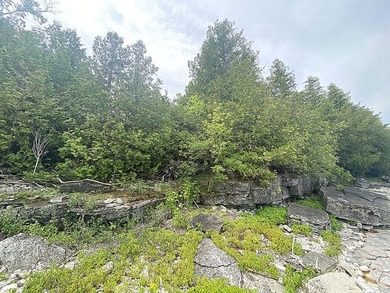 Encompassing roughly 250 feet of Green Bay waterfront about a - photo 25