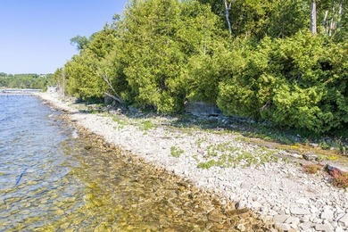 Encompassing roughly 250 feet of Green Bay waterfront about a - photo 26