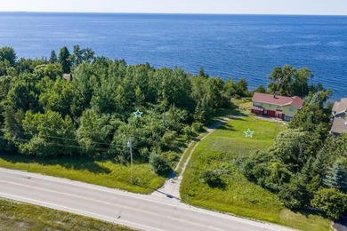 Encompassing roughly 250 feet of Green Bay waterfront about a - photo 28