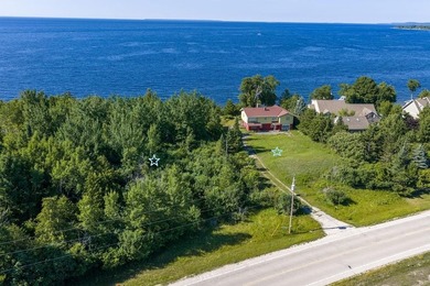 Encompassing roughly 250 feet of Green Bay waterfront about a - photo 30