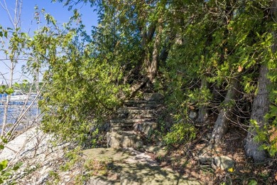 Encompassing roughly 250 feet of Green Bay waterfront about a - photo 33