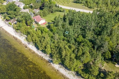 Encompassing roughly 250 feet of Green Bay waterfront about a - photo 34